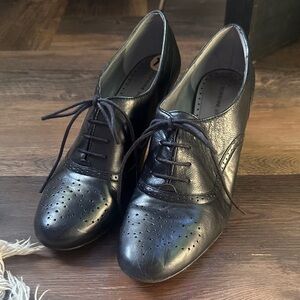 Adrienne Vittadini Black Lace Up Loafers.